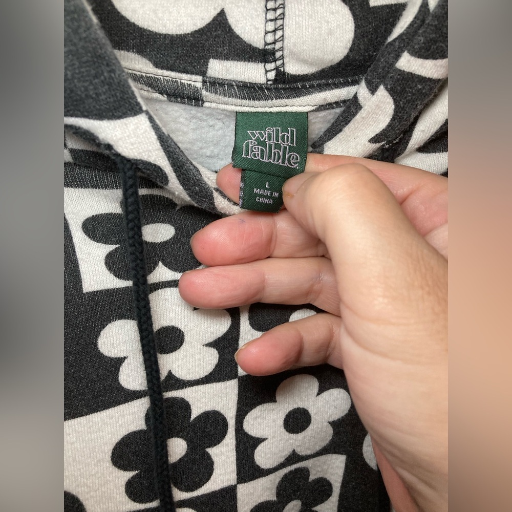 Black and White Cropped floral hoodie. - Picture 2 of 8